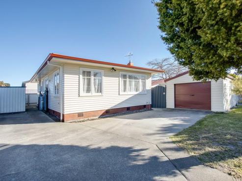 24 Trinity Crescent, Pirimai