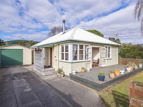 12 Rodney Grove, Paraparaumu
