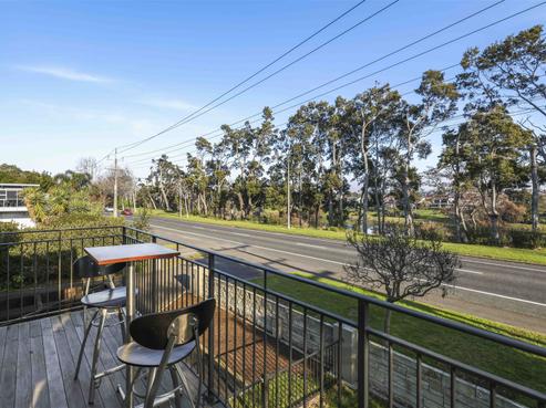 1080 River Road, Queenwood