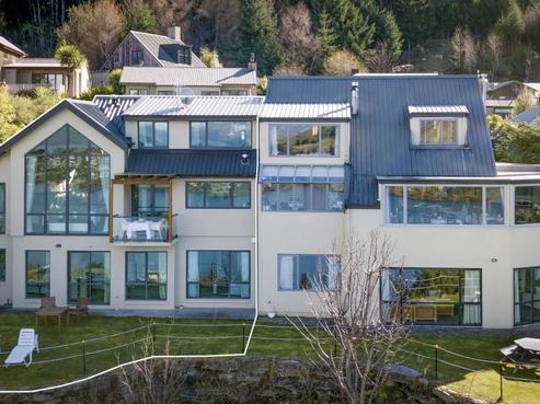 12 Goldleaf Hill, Queenstown Central