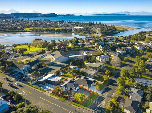 6 Red Beach Road, Red Beach