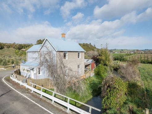 2 Higgins Road, Brightwater