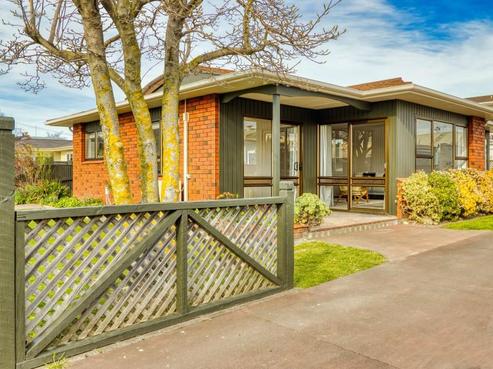 12 Avenue Road, Greenmeadows