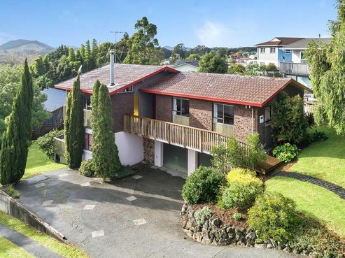 12 Escalona Street, Kamo