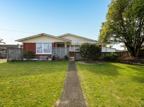 8 Thwaites Place, Leamington