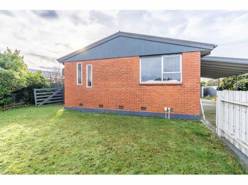 12 Ottrey Street, Clifton
