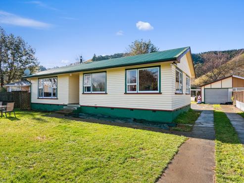16 Kowhai Street, Tapawera