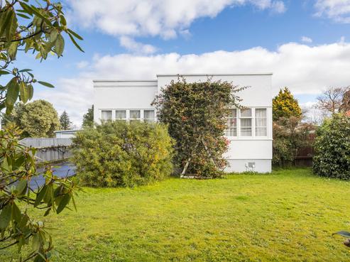 77 Savage Crescent, West End