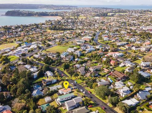 44 Elliston Crescent, Stanmore Bay