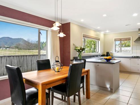 11 Birchwood Lane, Hilltop