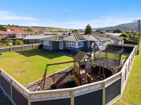 307 Sunset Road, Sunnybrook