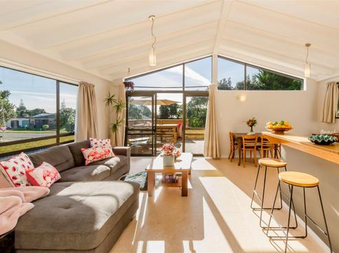 1 Freyberg Crescent, Waikanae Beach