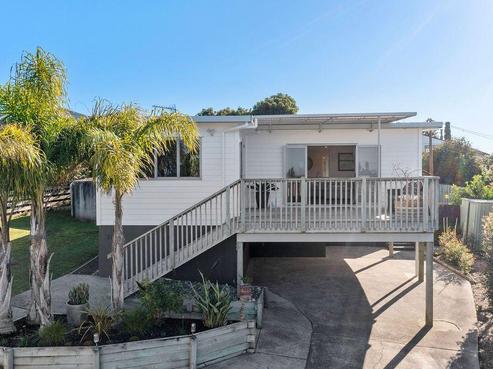 900B Whangaparaoa Road, Manly