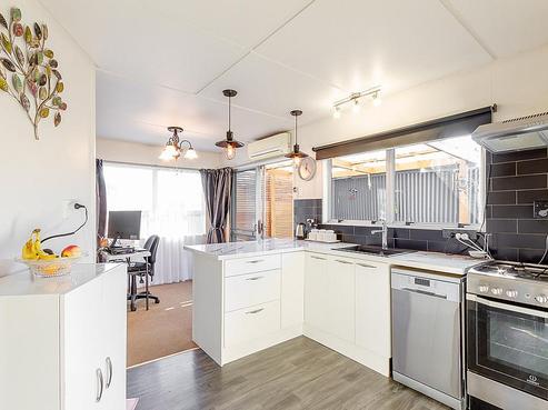 144 Main Road, Clive