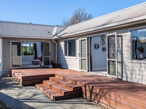 16 Hardie Grove, Featherston