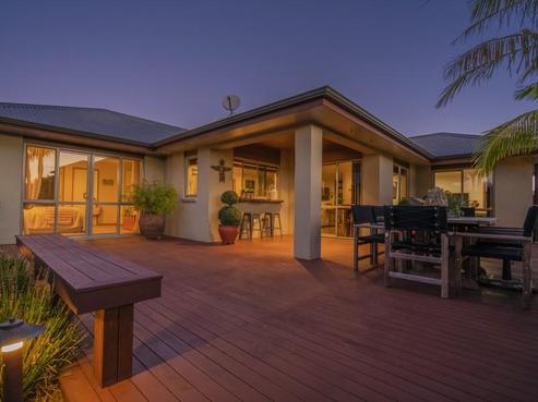 73 Cholmondeley Crescent, Whitianga