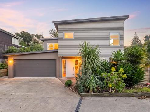 25 Renown Road, Raumati South