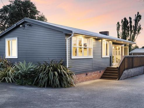 10 Cobham Crescent, Kelston