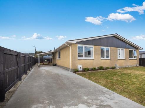 2/33 Burns Grove, Trentham
