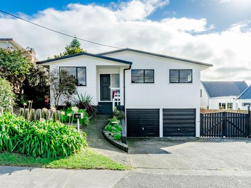 11 Walton Road, Paraparaumu Beach