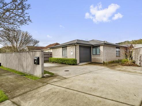 12 Pearce Crescent, Taita