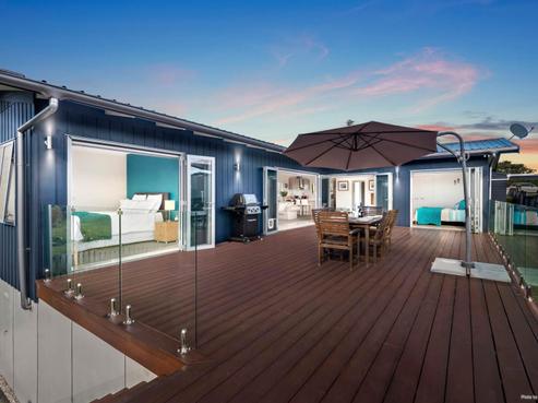 1392 Whangaparaoa Road, Army Bay