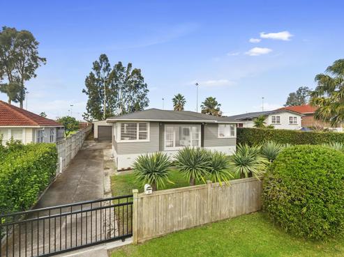 15 Tamariki Avenue, Kelston