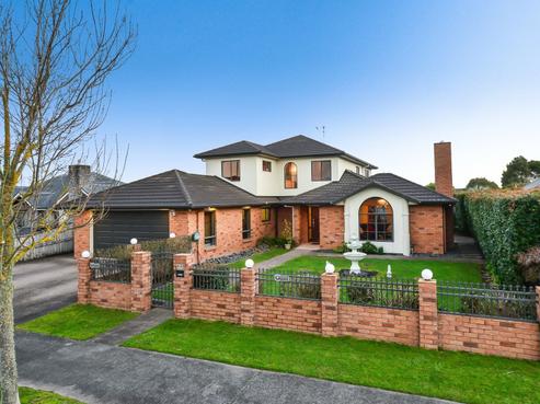 86 Huntington Drive, Huntington