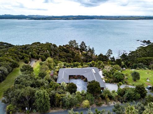 15 Tapeka Road, Russell