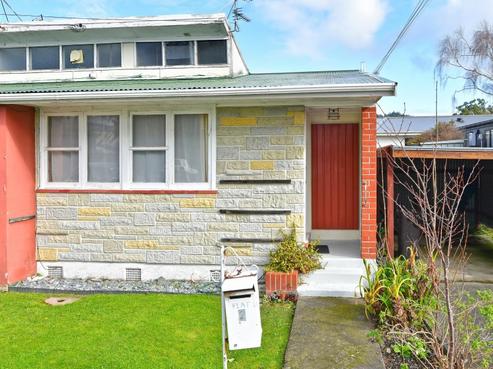 1/2 Stream Grove, Heretaunga