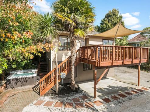2/13 Hollyhock Place, Browns Bay