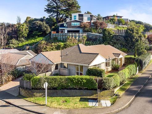 10 Tiromoana Road, Raumati South