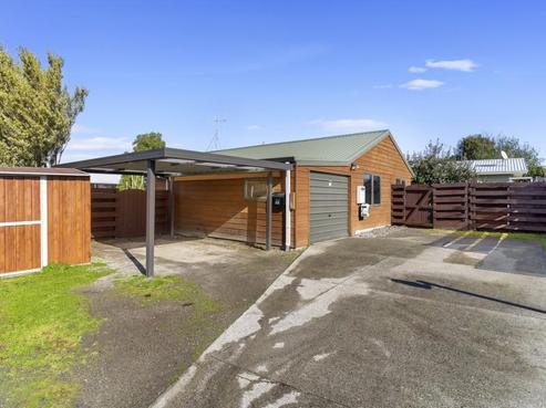 8B College Place, Poike