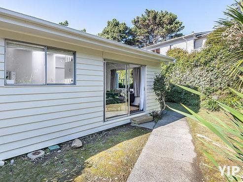 16B Glen Alton Avenue, Paparangi