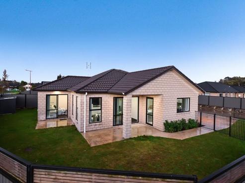8 Stan Heather Drive, Deanwell