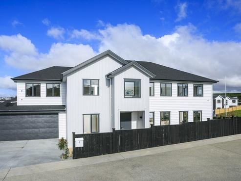 2 Fender Place, Long Bay