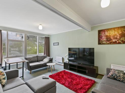 2/1 Canterbury Street, Karori