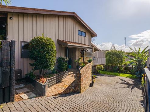 27 Bay Street, Red Beach