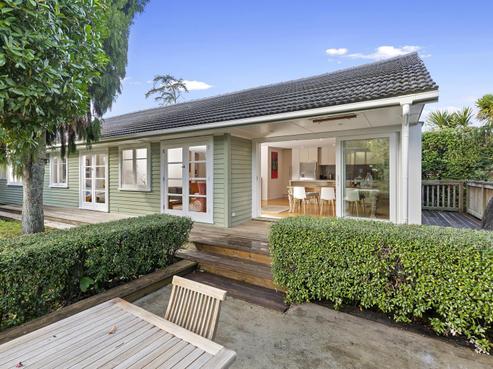 14 Mayburn Road, Te Atatu Peninsula