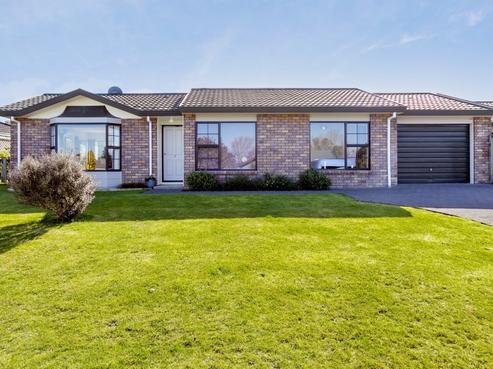1/2 Sinton Row, Nukuhau