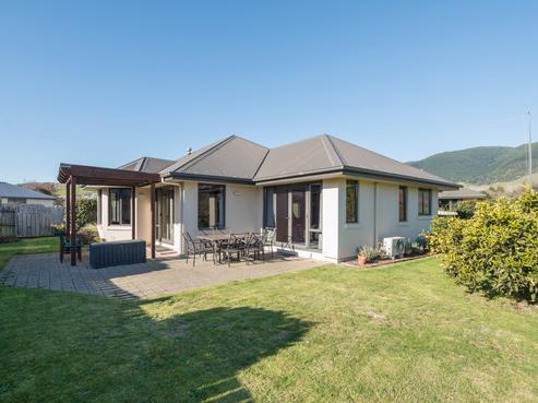 10 Ngawhatu Road, Stoke