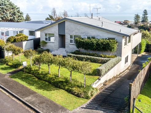 103 Regent Heights, Thames