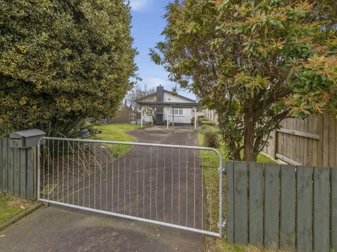 15 Grayson Avenue, Mangakakahi