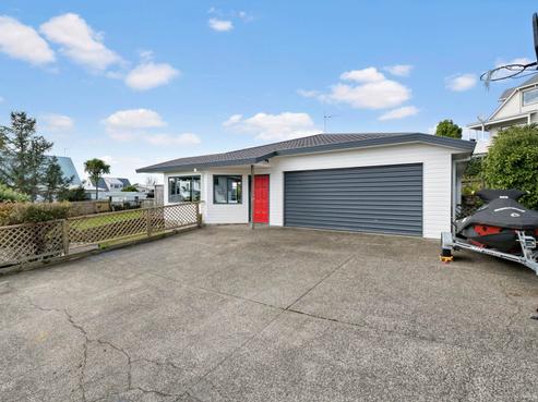 2/422 Whangaparaoa Road, Stanmore Bay