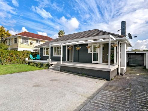 43 Beach Road, Te Atatu Peninsula
