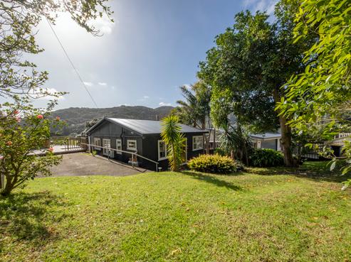 7 Beach Valley Road, Piha
