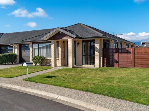 17/9 Ian Peter Way, Otaki