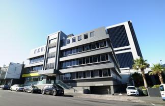 Full floor central Takapuna