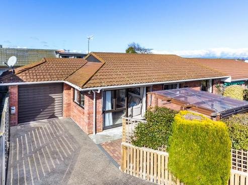 2/137 Heuheu Street, Taupo