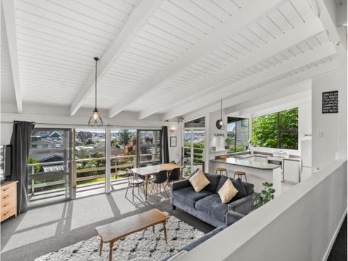 30 Whangaparaoa Road, Red Beach